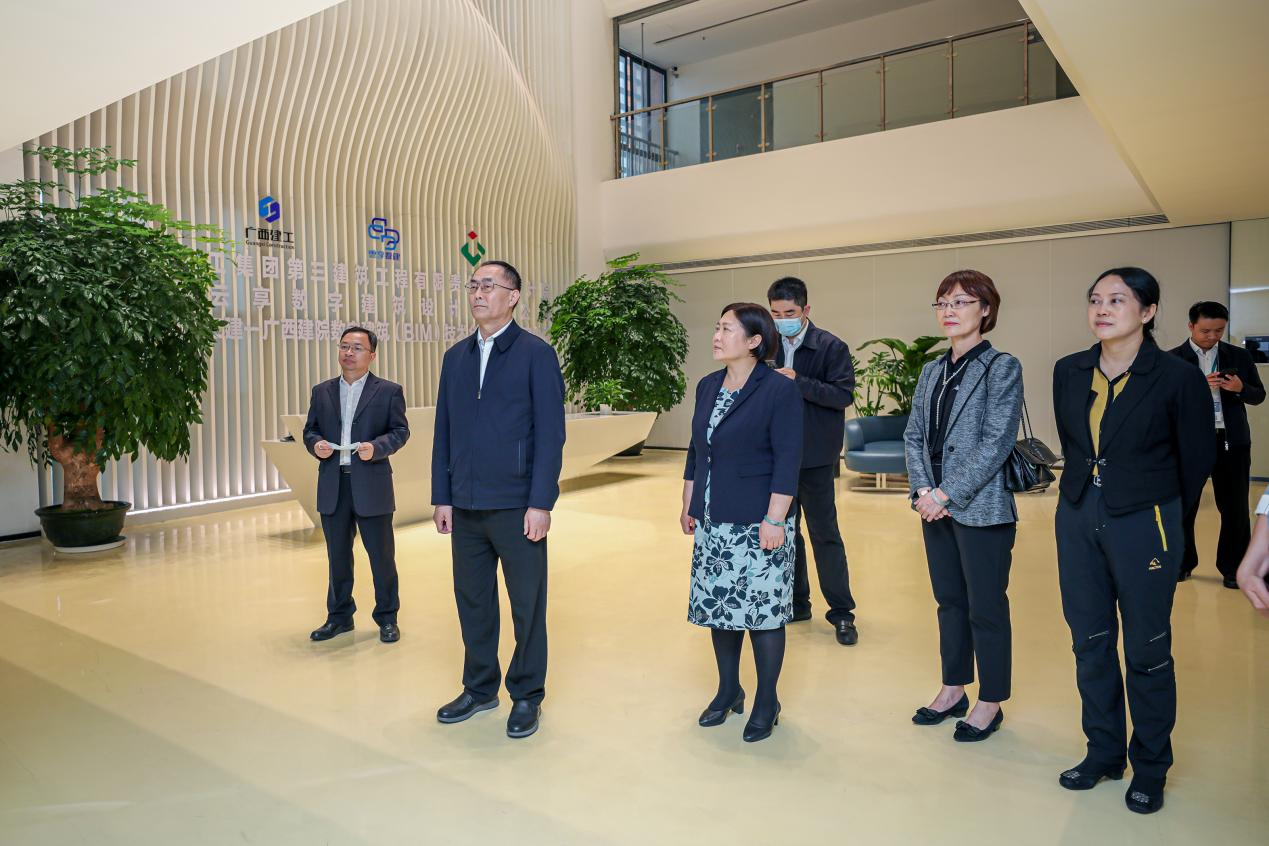 江小群司长参观金年会金字招牌数字建筑（BIM）技术创新发展研究中心